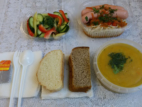 Богатое застолье с множеством вкусов Чехов